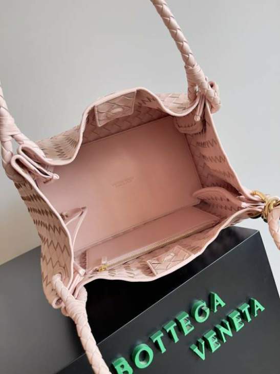 Picture of Bottega Veneta Handbags _SKUfw184633532fw